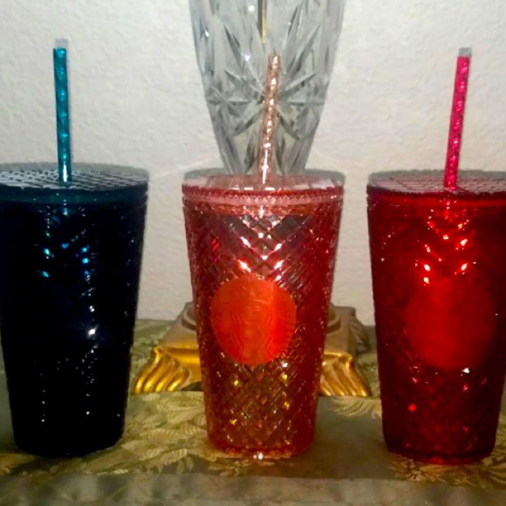 Starbucks holiday tumbler 2021